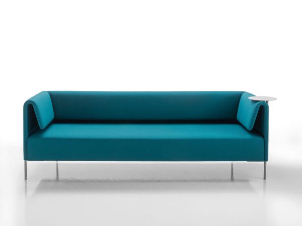 Rendering di divano blu 5 posti