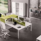 Arredamento da ufficio moderno con pannelli insonorizzanti di colore verde