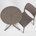tavolino e sedia in effetto paglia color grigio scuro