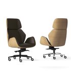 2 sedie da ufficio di design dal colore legno sugli esternie